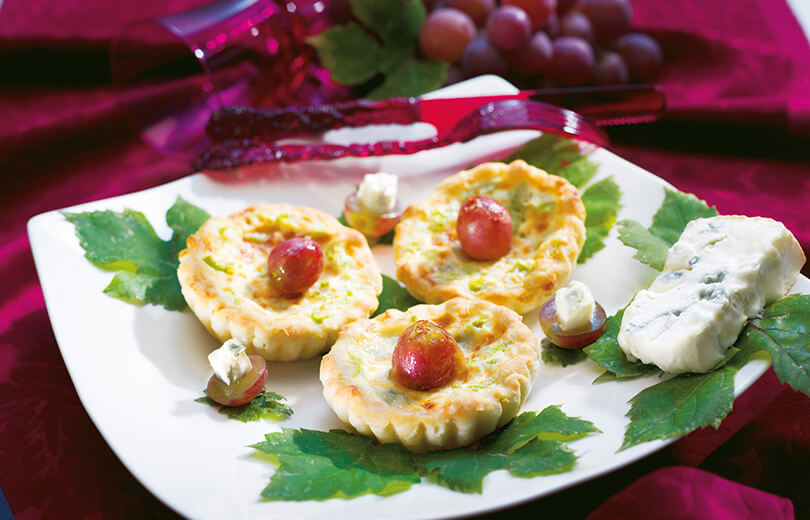 Minipajer med vindruvor och gorgonzola