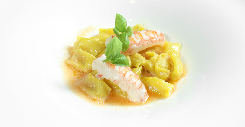 GORGONZOLA-RAVIOLI, INFUSION MED HONUNGSMELON OCH ROTSELLERI